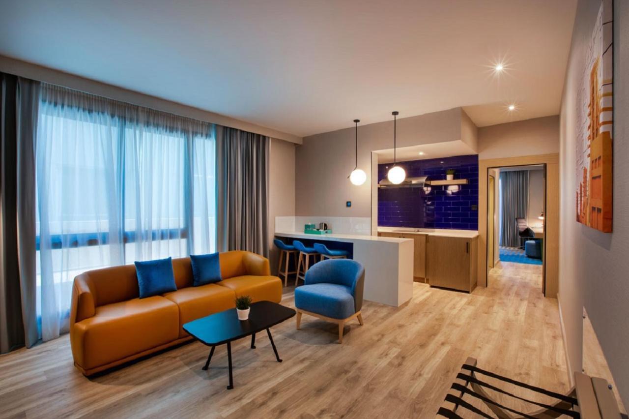 Executive Suite mit 1 Kingsize-Bett, einer Küchenzeile und kostenlosem Transfer zum Strand La Mer, der Dubai Mall und dem U-Bahnhof Burj Khalifa