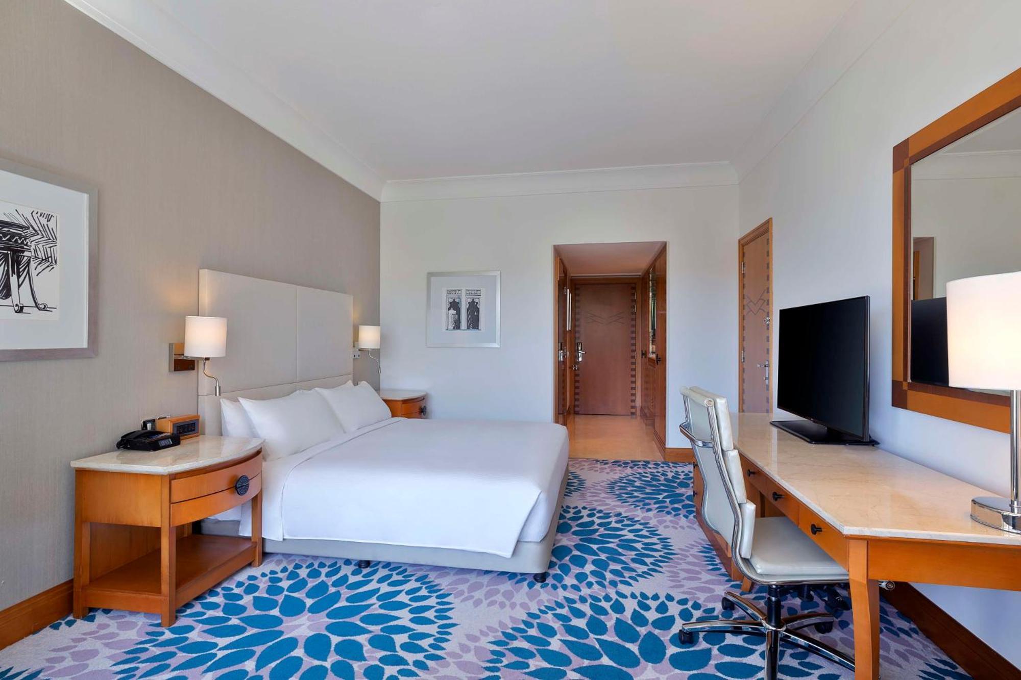 Deluxe Zimmer mit Kingsize-Bett, Meerblick und Balkon